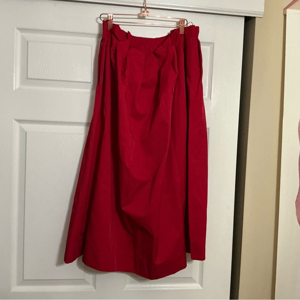 Elegant Red Women's Skirt - Picture 2 of 6